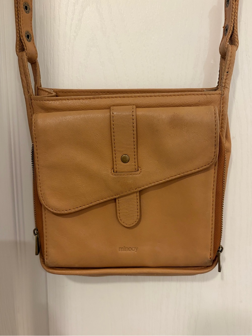 Minooy Tan Leather Crossbody Bag